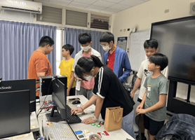 同學與作品合照